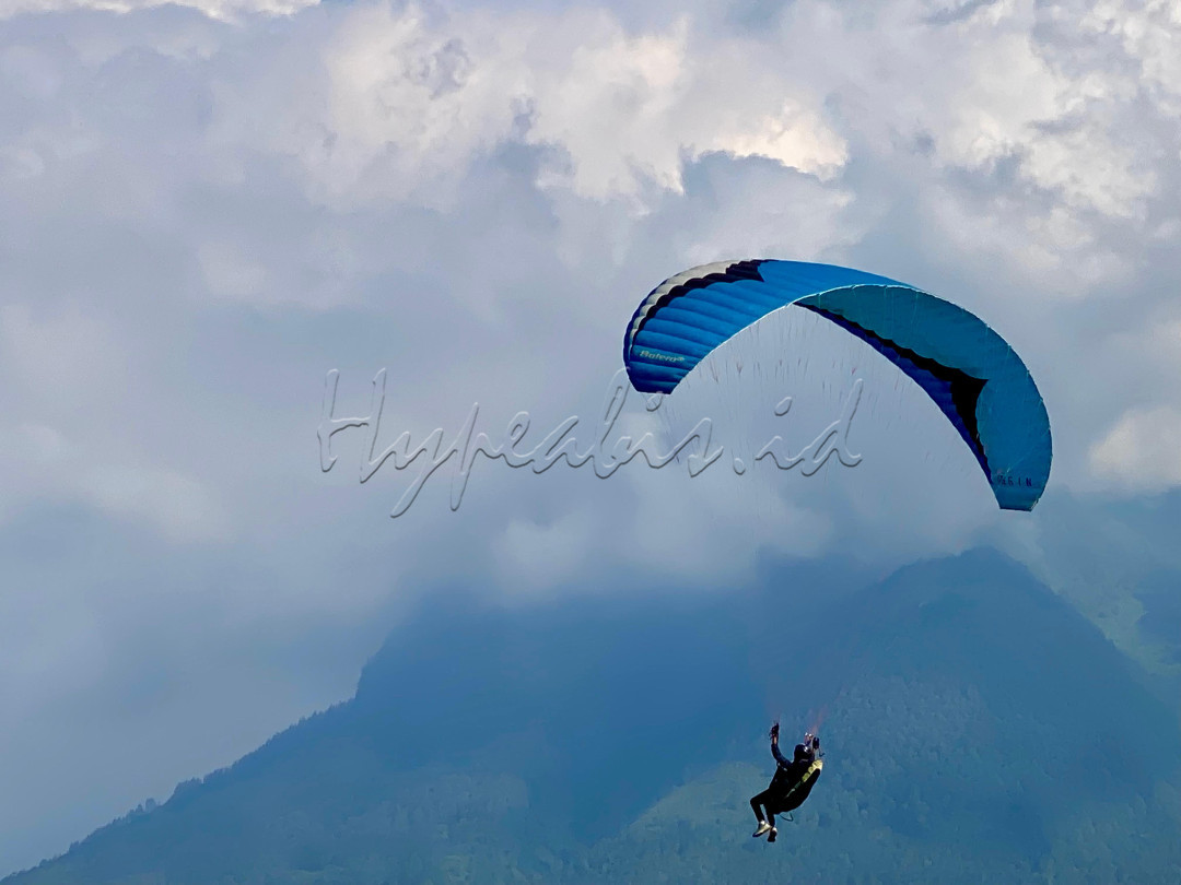 Potret Atlet Olahraga Paralayang di Event Paragliding Festival 2023 di Kota Batu