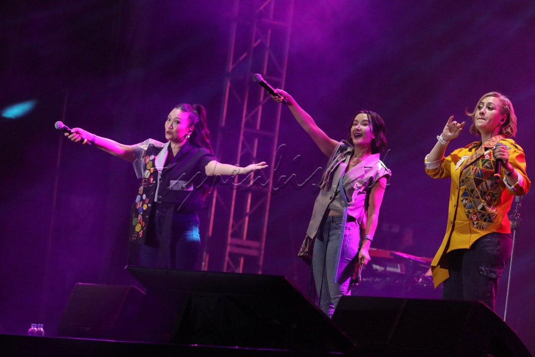 Album Nyanyian Cintamu adalah album ketiga dan terakhir dengan personil Nola, Widi dan Lusy, setelah itu Lusy keluar dan posisinya digantikan oleh Cynthia. Lusy memutuskan hengkang dari AB Three untuk bersolo karier pada 2001.&nbsp;<br />
<br />
Editor : Yayus Yuswoprihanto