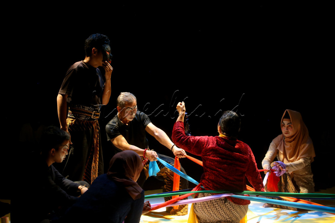 <div>Teater Asa menampilkan <em>Work in Progres</em> Teater Nggragas di ajang <em>Salihara International Performing-arts Festival (SIPFest) 2024</em>. Lakon ini menceritakan tentang Pak Bejo dan penduduk sebuah kampung yang warganya tidak puas dengan apa yang mereka miliki.&nbsp;</div>

<div><br />
&nbsp;</div>