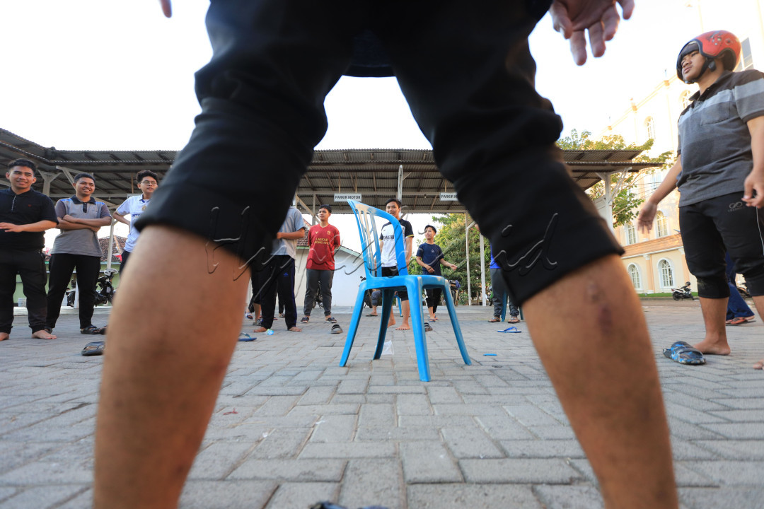 Momen-momen bersejarah perlombaan hari kemerdekaan Indonesia yang ke-79, menunjukkan semangat dan kepastian dalam mencapai kemerdekaan, nampak dari kedua kaki dengan kuda-kuda yang mantap siap melangkah dengan pasti, menuju kemenangan meraih puncak pertama dengan kegigihan.&nbsp;