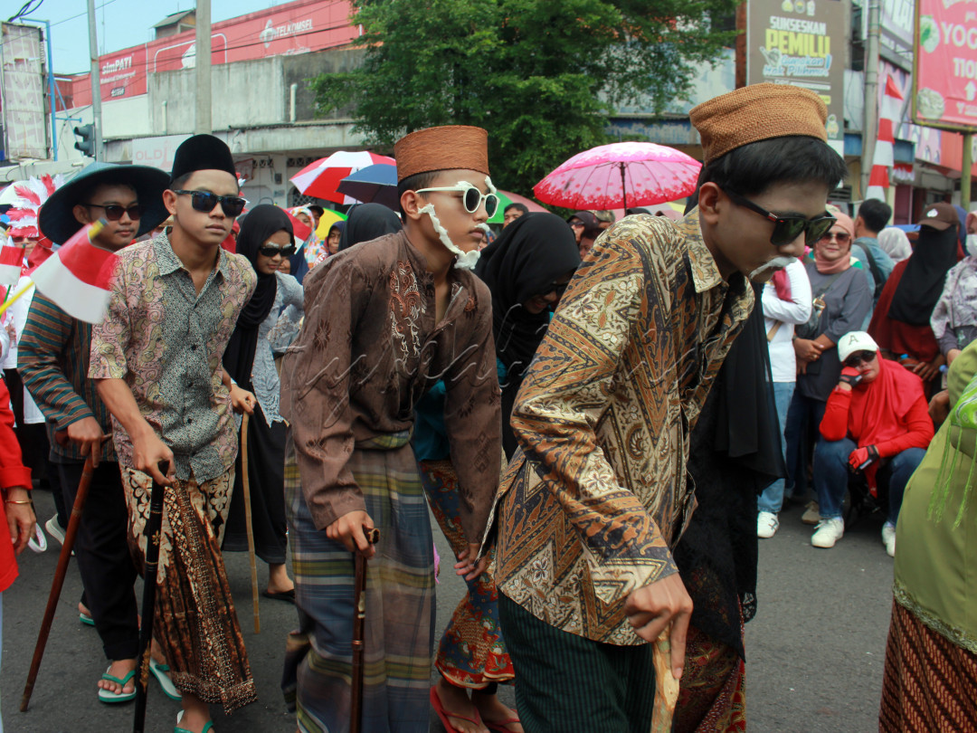 Batik Nusantara Baru Indonesia Maju merupakan warisan batik dari generasi dahulu yang masih tetap terjaga untuk terus dilestarikan kaum generasi penerus bangsa&nbsp;