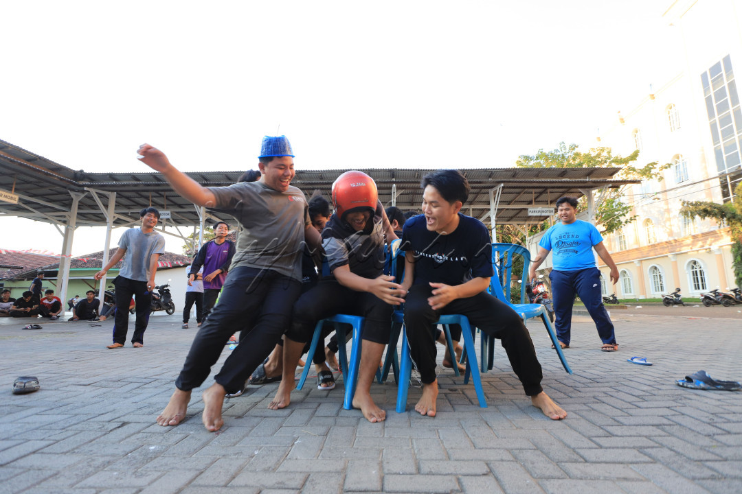 Indonesia tidak serta merta merdeka hanya dengan upaya seorang diri, Indonesia merdeka dari lubuk hati masyarakatnya hal itu dapat terpancar melalui acara lomba hari kemerdekaan yang selalu diperingati untuk mengingat pejuang, pahlawan Indonesia yang telah memperjuangkan negara ini.