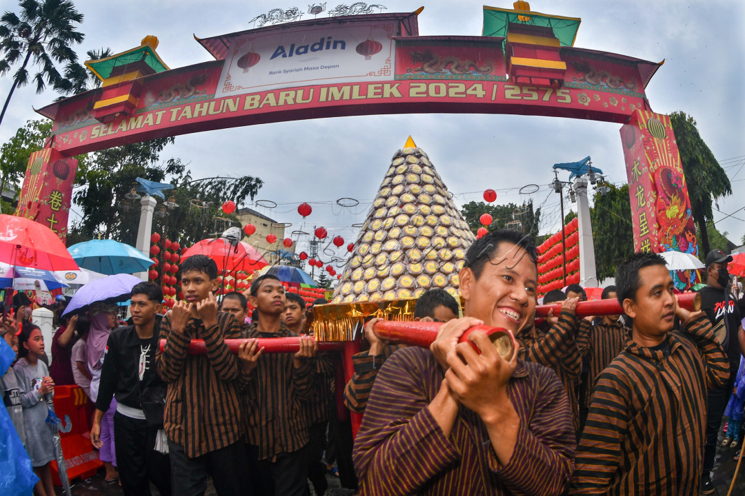 Penyelenggaraan Grebeg Sudiro di Surakarta menjadi simbol berbaurnya masyarakat Tionghoa dan Jawa. Acara itu juga memberi bukti bahwa perbedaan tak seharusnya dijadikan alasan untuk memecah belah.