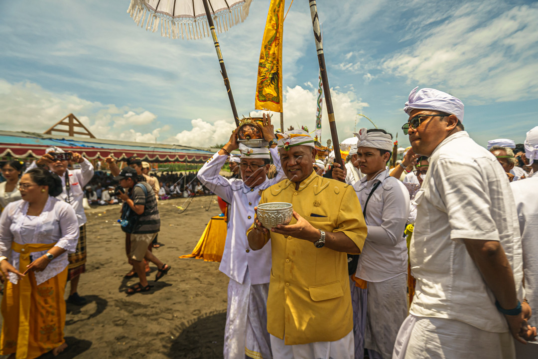 Upacara Melasti 2024 adalah upacara keagamaan Hindu Bali yang tinggal di Jawa Tengah . Upacara tsb dilaksanakan di pantai Parangkusumo , Bantul . Jogjakarta&nbsp;