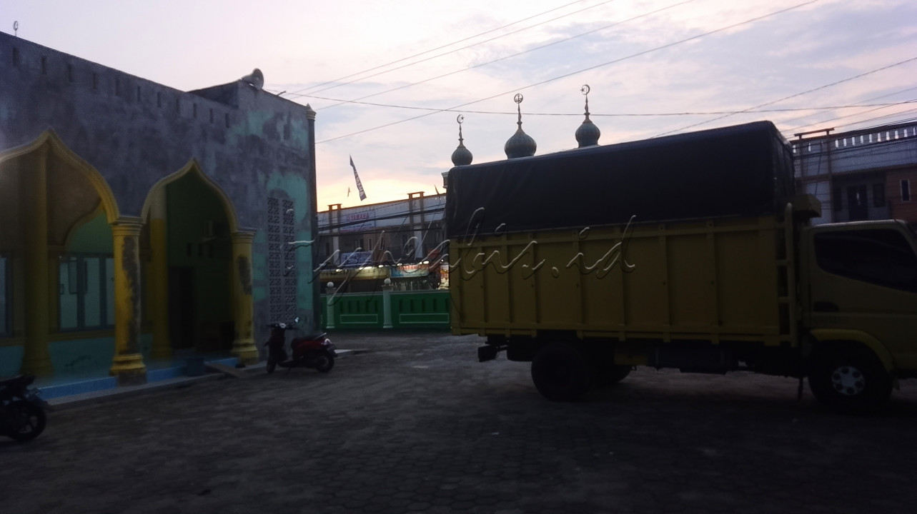 [ Wajah Indonesia ]<br />
Suasana Surau kumandang azan Mahgrib&nbsp;