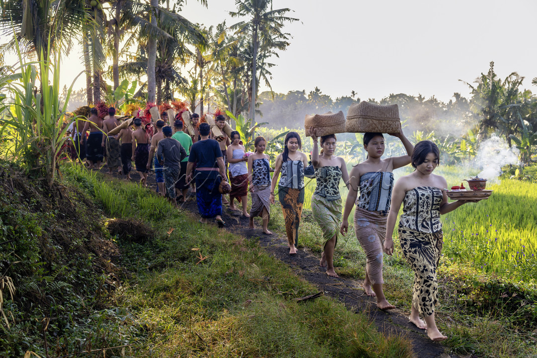Pesona wajah Indonesia dengan tradisi budaya dan alam yang indah lestari