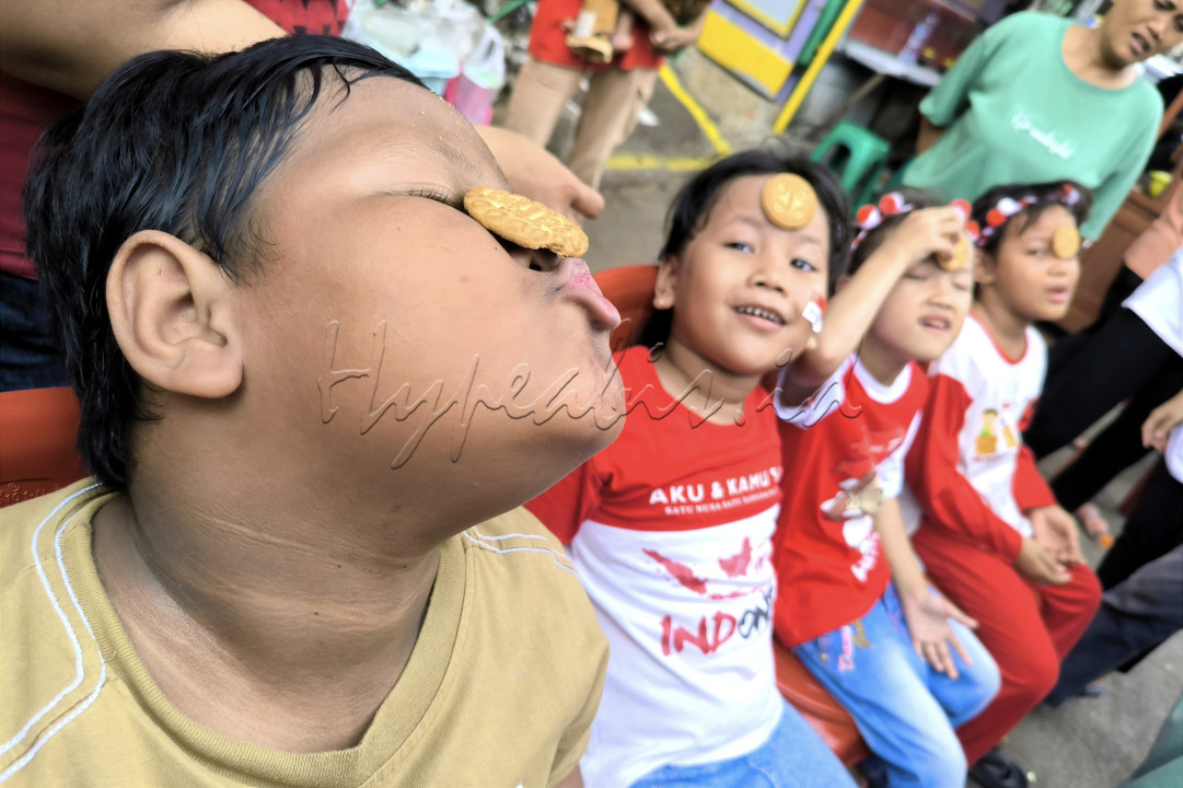 Anak anak yang bersemangat mengikuti lomba 17 an