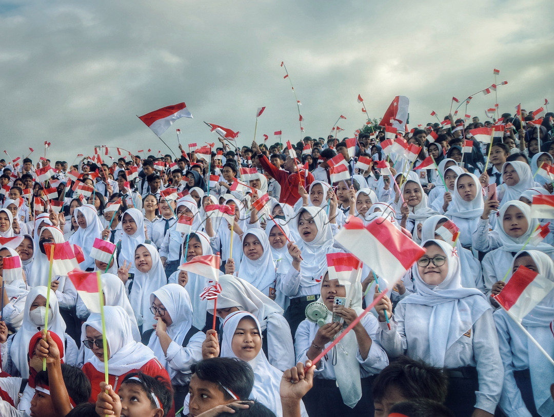 Pembagian 10 ribu bendera yang diadakan di teras udayana mataram-Lombok&nbsp;