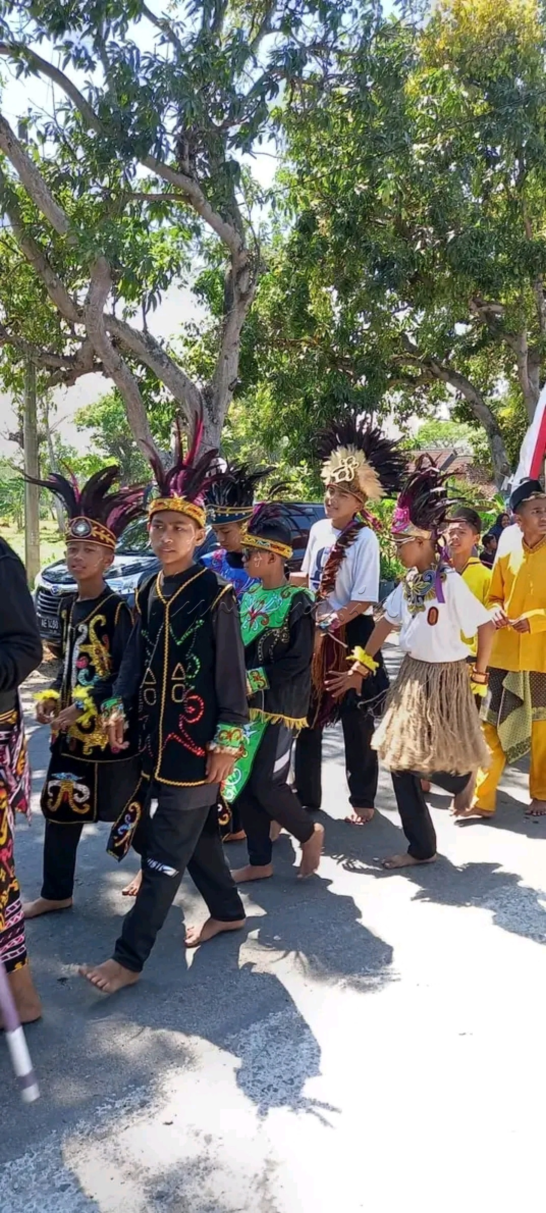 Keberagaman Budaya Indonesia tercermin dalam semboyan Bhinneka Tunggal Ika. Keberagaman Budaya mencerminkan warga Indonesia yang menjunjung tinggi toleransi dan patriotisme terhadap bangsa.