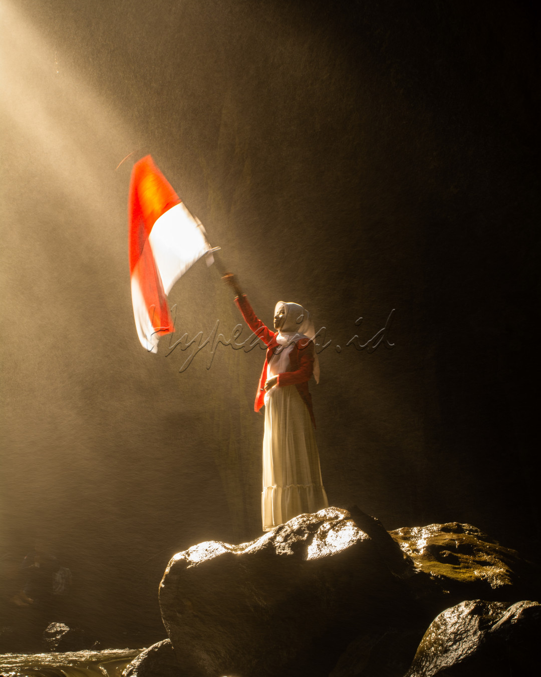 Aku anak Indonesia cinta tanah airku merah semangatku putih sikapku untuk negeriku Indonesia.