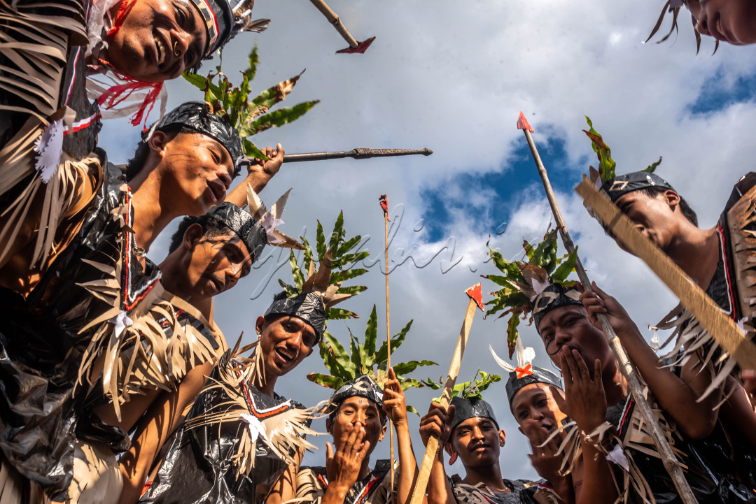 Karnaval budaya yang dilakukan masyarakat lombok NTB memperingati Hari Kemerdekaan Indonesia 17 Agustus 1945, memakai kostum bebas dan unik.
