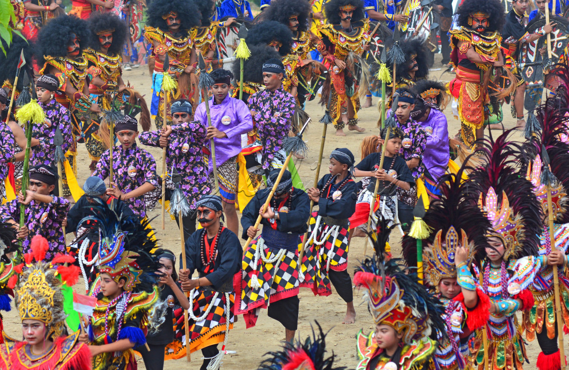 Semangat warga Desa Deles, kemalang, Klaten menari secara masal Baru Klinting dan berhasil memecahkan rekor Muri.&nbsp;