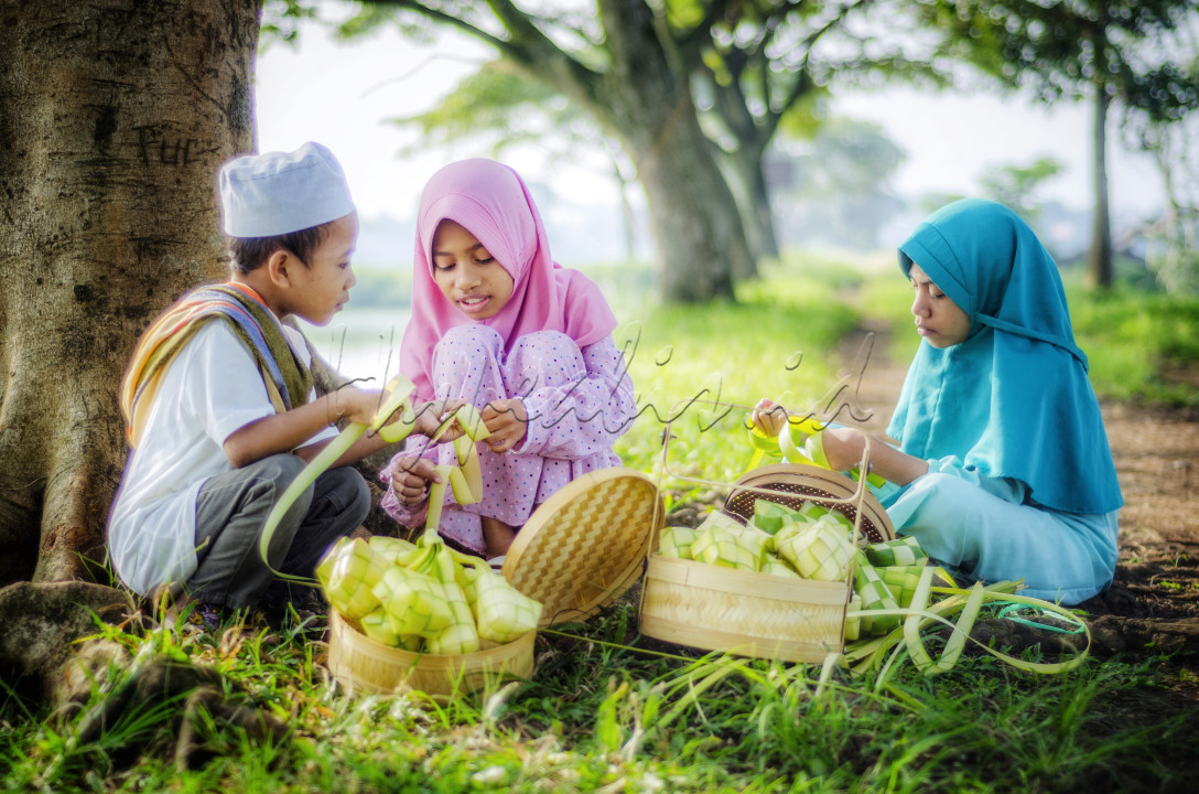 Tradisi Lebaran Ketupat terus dilestarikan dan diwariskan dari generasi ke generasi sebagai bagian integral dari budaya dan identitas masyarakat Jawa. Ada beberapa daerah lain diluar pulau Jawa yang juga merayakan tradisi ini, beberapa daerah tersebut yang melakukan tradisi lebaran ketupat baik dari Jawa maupun luar Jawa, dan inilah Wajah Indonesia.