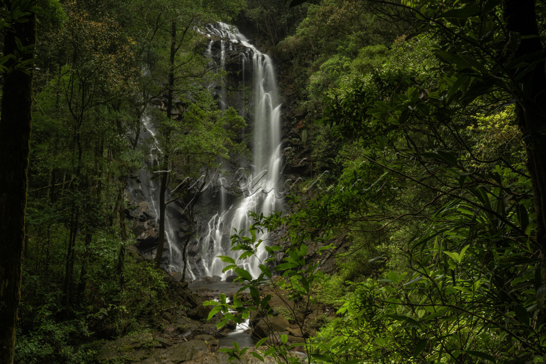 Mandin tinggi merupakan sebutan untuk sebuah air terjun yang berada di Pegunungan Meratus. Air terjun ini sangat indah dikelilingi pohon-pohon berdiameter sangat besar karena memang berada di tengah hutan primer. Akses kesana masih belum ada, sehingga wajib bersama guide lokal yang pernah kesana.