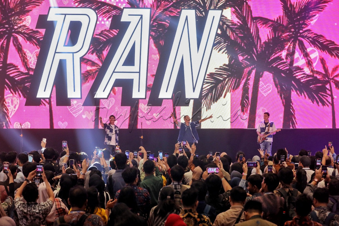 Grup Musik RAN tampil pada acara Naker Fest 2024 di JIExpo, Jakarta, Jumat (23/8/2024).<br />
Dalam penampilan tersebut RAN membawakan sejumlah lagu seperti Kulakukan Semua Untukmu, Jadi Gila dan Selamat Pagi.