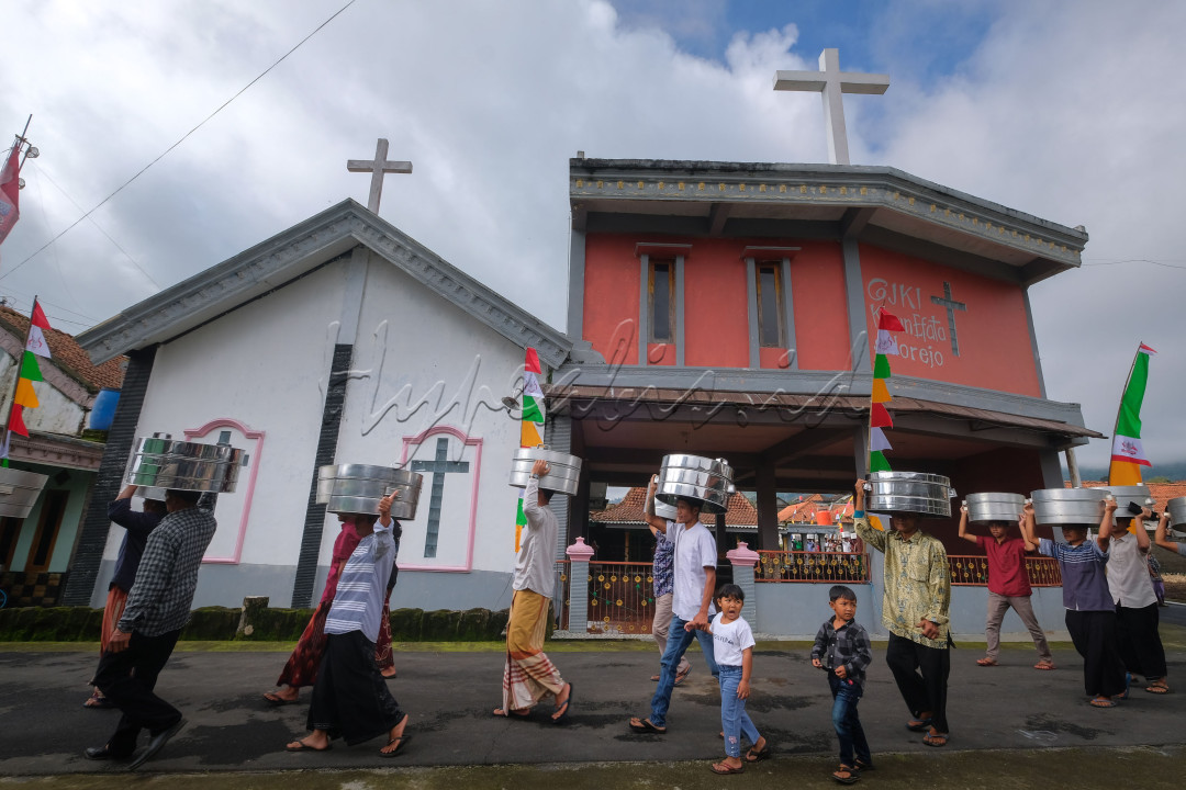 Tradisi Sadranan atau&nbsp;Nyadran&nbsp;menjadi kegiatan sosial spiritual yang merupakan momen bagi masyarakat Boyolali&nbsp;Jawa Tengah, yang masih terpelihara sampai sekarang dari sejak ratusan tahun lalu.<br />
Nyadran biasa di laksanakan pada bulan Ruwah dan Sapar pada penanggalan Jawa.Sadranan<br />
memperkuat silatuhrami antar keluarga &nbsp;dan hubungan kekerabatan antar warga.