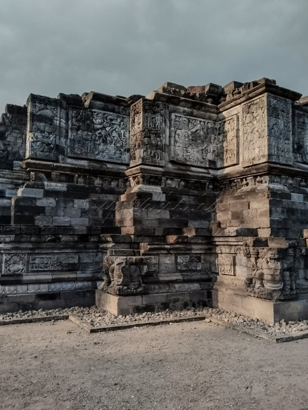 <strong>Wajah Indonesia, berupa Candi Surowono&nbsp;</strong>
