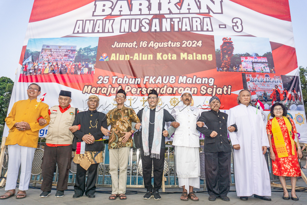 Barikan Anak Nusantara meruapkan acara yang di gagas forum kerukunan antar umat beragama. Mereka melakukan doa menurut keyakinannya saat tanggal 16 Ags 2024