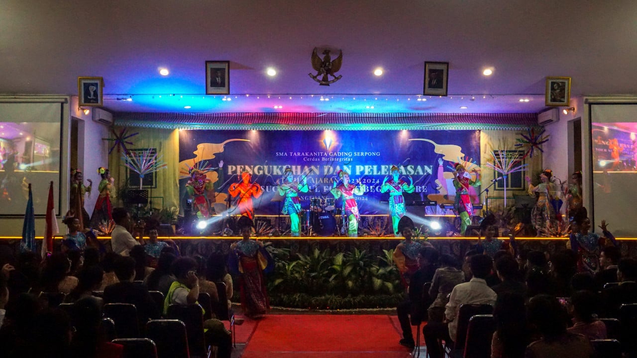Pentas seni kebudayaan tarian Indonesia.