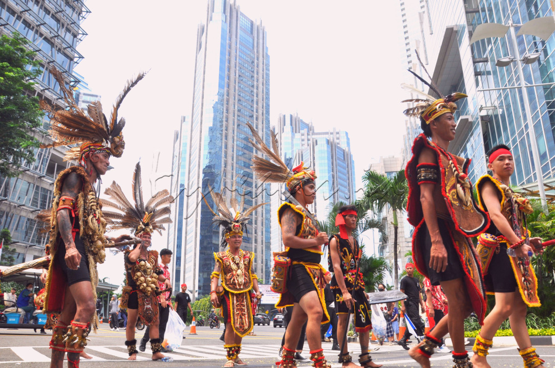 Suasana perayaan Cap Go Meh di kawasan SCBD Prak Jakarta Selatan, Sabtu 24 Febuari 2024.Festival ini nemapilkan atraksi&nbsp;Tatung&nbsp;dan juga&nbsp;kirab budaya&nbsp;yang melintasi area SCBD Weekland hingga SCBD Park. Dalam kirab itu ada&nbsp;barongsai, liong, wushu serta pertunjukkan seni lain yang menjadi bentuk kesatuan dari etnis bangsa Indonesia.