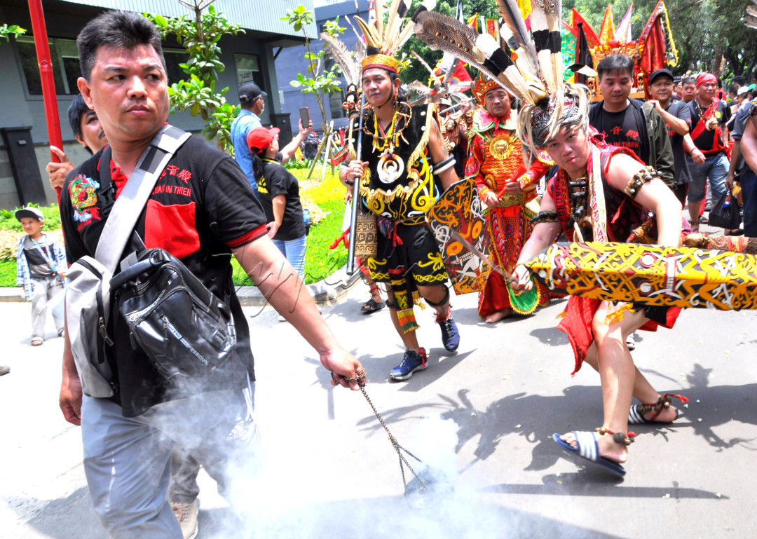 Suasana perayaan Cap Go Meh di kawasan SCBD Prak Jakarta Selatan, Sabtu 24 Febuari 2024.Festival ini nemapilkan atraksi&nbsp;Tatung&nbsp;dan juga&nbsp;kirab budaya&nbsp;yang melintasi area SCBD Weekland hingga SCBD Park. Dalam kirab itu ada&nbsp;barongsai, liong, wushu serta pertunjukkan seni lain yang menjadi bentuk kesatuan dari etnis bangsa Indonesia.