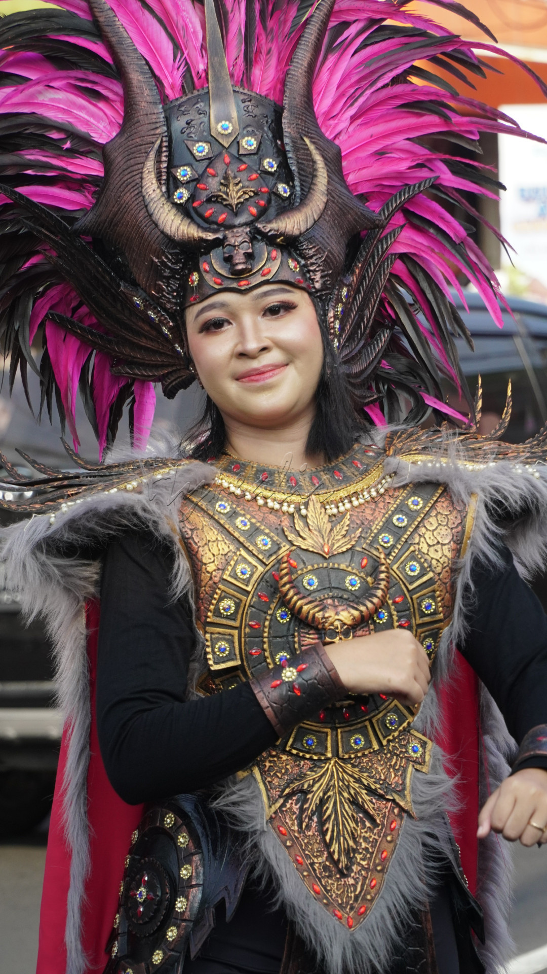 Peserta karnaval HUT RI ke- 79 di kel. Dinoyo Malang dengan kreasi kostum sebagai simbol kekayaan alam, seni budaya Nusantara.&nbsp;