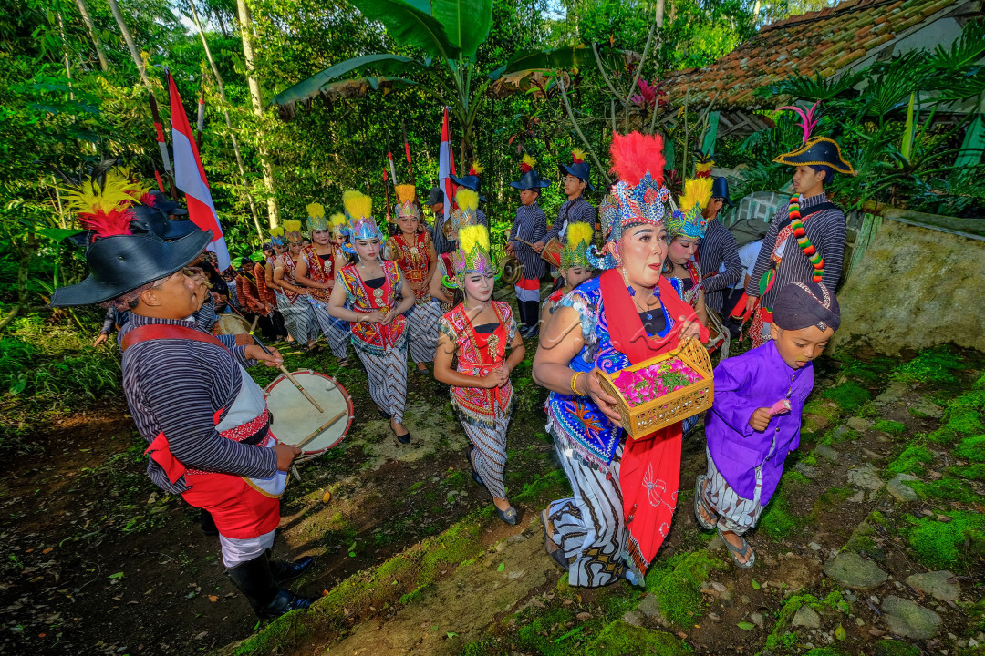 Dalam Rakanan Giyanti tahun 2024 di Dusun Giyanti, Desa Kadipaten, Kecamatan Selomerto, Kabupaten Wonosobo ini, diadakan pula acara Wisuda Lengger.<br />
Sebelum prosesi Wisuda Lengger, para peserta yang merupakan penari lengger dari berbagai daerah di Kabupaten Wonosobo mengikuti beberapa ritual terlebih dahulu.<br />
Salah satu ritual yang harus dilaksanakan adalah Jamasan Lengger yang telah dilaksanakan pada Sabtu (13/7/2024).