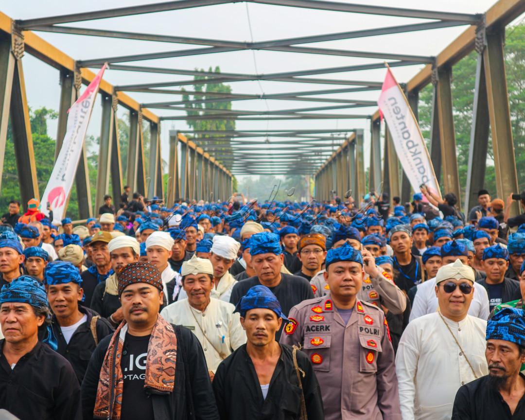 Warga Baduy melaksanakan Prosesi Seba Baduy, yang digelar setiap tahun. Acara ini melibatkan warga Baduy luar dan dalam. Dalam acara ini, sejumlah warga Baduy berjalan menuju Gedung Pemerintah, yang melibatkan kurang lebih 1500 warga.&nbsp;