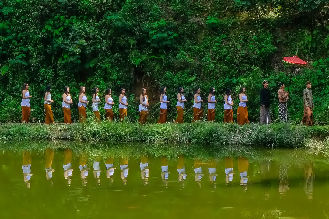 Dalam Rakanan Giyanti tahun 2024 di Dusun Giyanti, Desa Kadipaten, Kecamatan Selomerto, Kabupaten Wonosobo ini, diadakan pula acara Wisuda Lengger.<br />
Sebelum prosesi Wisuda Lengger, para peserta yang merupakan penari lengger dari berbagai daerah di Kabupaten Wonosobo mengikuti beberapa ritual terlebih dahulu.<br />
Salah satu ritual yang harus dilaksanakan adalah Jamasan Lengger yang telah dilaksanakan pada Sabtu (13/7/2024).<br />
&nbsp;