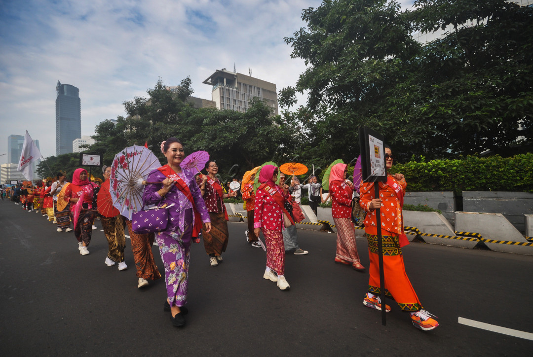 Ibu-Ibu Milenial, mengikuti karvanal Kebaya di Jakarta
