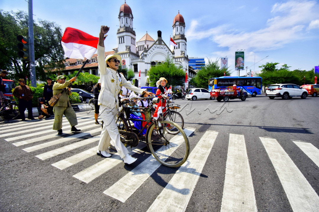 Sebagai wujud wajah kecintaan dan terima kasih terhadap para pejuang untuk memerdekakan tanah air Indonesia, komunitas sepeda antik Semarang melaksanakan Upacara Bendera sebagai bukti cinta terhadap tanah air dan merah putih dan sebagai bukti kecintaan terhadap para pahlawan yang telah gugur berjuang demi memerdekakan negara tercinta tanah air Indonesia.