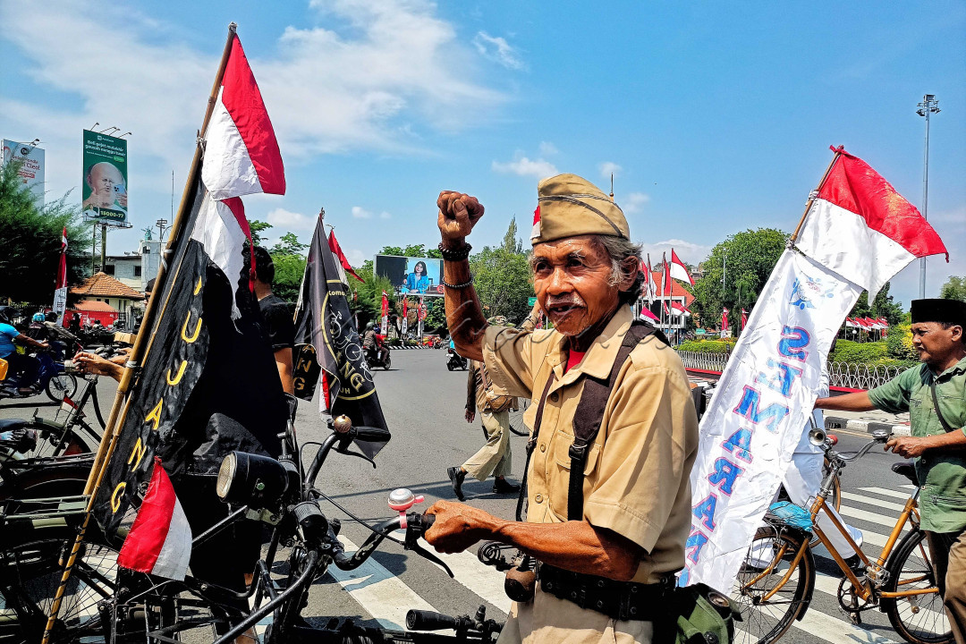 Sebagai wujud wajah kecintaan dan terima kasih terhadap para pejuang untuk memerdekakan tanah air Indonesia, komunitas sepeda antik Semarang melaksanakan Upacara Bendera sebagai bukti cinta terhadap tanah air dan merah putih dan sebagai bukti kecintaan terhadap para pahlawan yang telah gugur berjuang demi memerdekakan negara tercinta tanah air Indonesia.