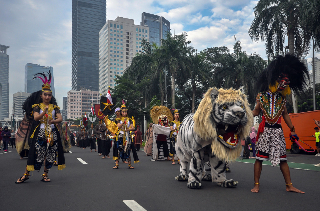 Peserta mewakili jawa timur, dengan Reog dari ponorogo, dengan Singa nya. di Karnaval Kebangsaan Merah Putih, Jakarta 26 mei 2024.