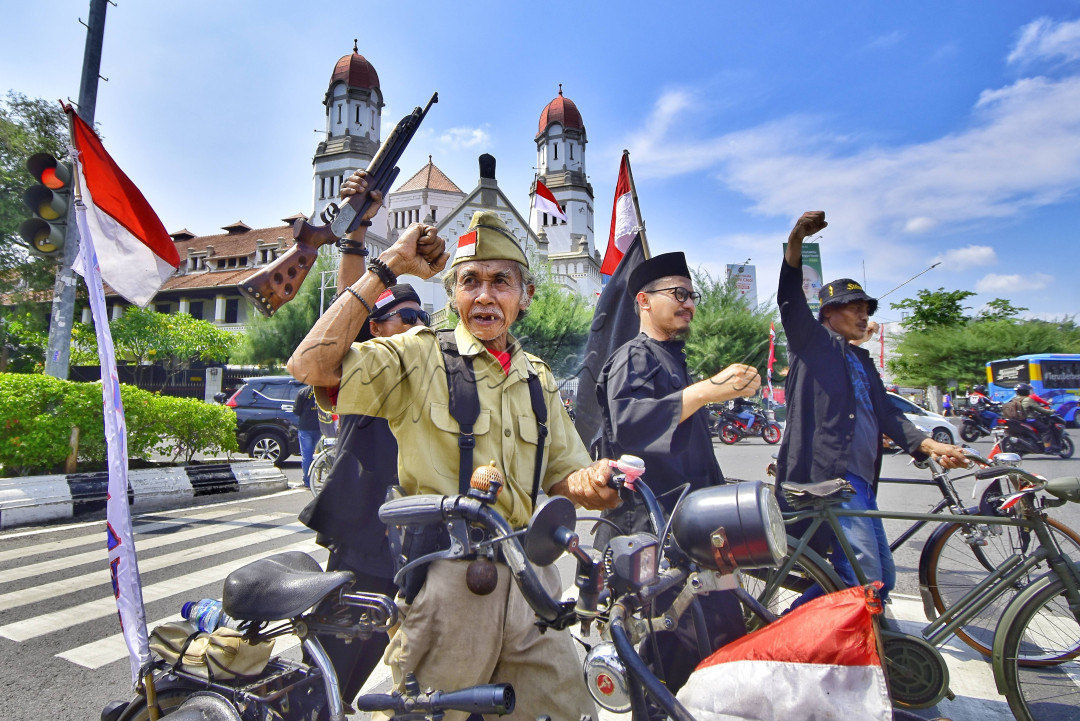 Sebagai wujud wajah kecintaan dan terima kasih terhadap para pejuang untuk memerdekakan tanah air Indonesia, komunitas sepeda antik Semarang melaksanakan Upacara Bendera sebagai bukti cinta terhadap tanah air dan merah putih dan sebagai bukti kecintaan terhadap para pahlawan yang telah gugur berjuang demi memerdekakan negara tercinta tanah air Indonesia.