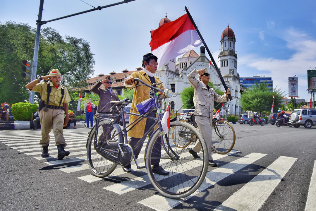 Sebagai wujud wajah kecintaan dan terima kasih terhadap para pejuang untuk memerdekakan tanah air Indonesia, komunitas sepeda antik Semarang melaksanakan Upacara Bendera sebagai bukti cinta terhadap tanah air dan merah putih dan sebagai bukti kecintaan terhadap para pahlawan yang telah gugur berjuang demi memerdekakan negara tercinta tanah air Indonesia.
