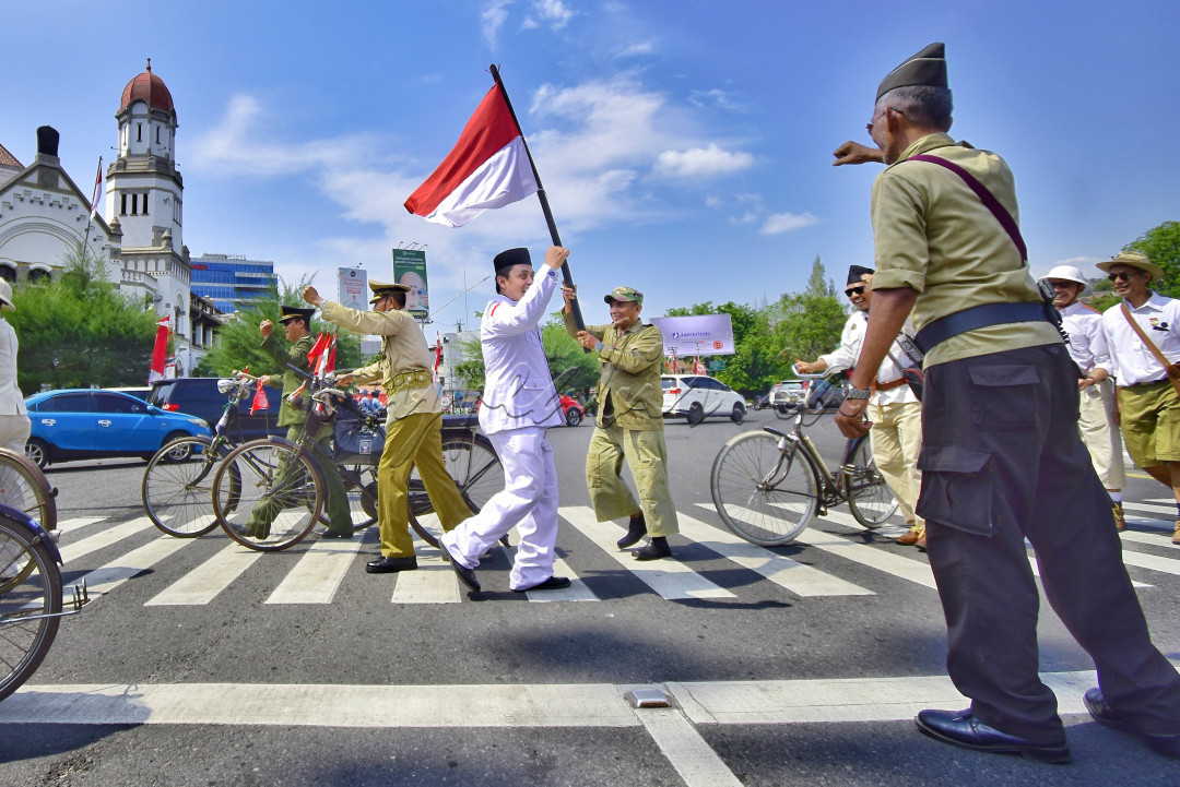 Sebagai wujud wajah kecintaan dan terima kasih terhadap para pejuang untuk memerdekakan tanah air Indonesia, komunitas sepeda antik Semarang melaksanakan Upacara Bendera sebagai bukti cinta terhadap tanah air dan merah putih dan sebagai bukti kecintaan terhadap para pahlawan yang telah gugur berjuang demi memerdekakan negara tercinta tanah air Indonesia.