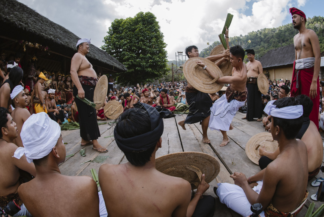 Perang pandan, atau mekare-kare, adalah&nbsp;tradisi masyarakat Desa Adat Tenganan Pegringsingan di Kabupaten Karangasem, Bali.&nbsp;