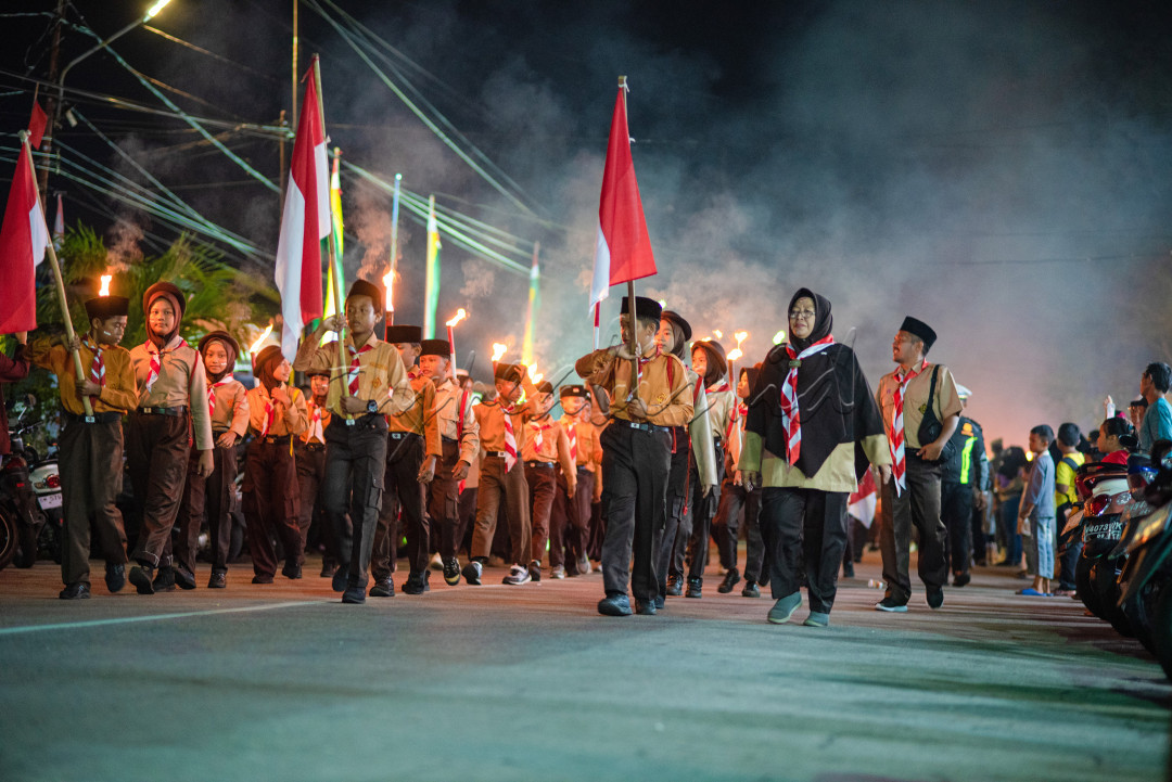 Upacara Penetapan Waktu (Taptu) dan pawai obor merupakan tradisi setiap menyambut Hari Kemerdekaan, hal ini rutin dilakukan oleh Pemerintah Kab. Kepulauan Meranti dengan melibatkan siswa SD, SMP dan SMA sederajat untuk membakar semangat generasi Muda