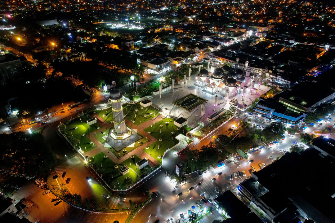Keindahan masjid raya Baiturrahman dimalam hari