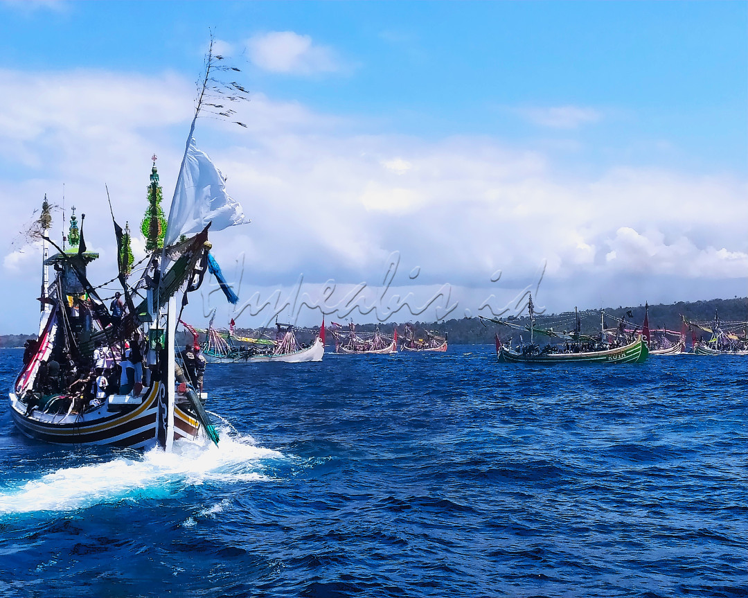 Pemandangan beberapa kapal di pelabuhan Muncar, Banyuwangi saat para nelayan menggelar tradisi Petik Muncar