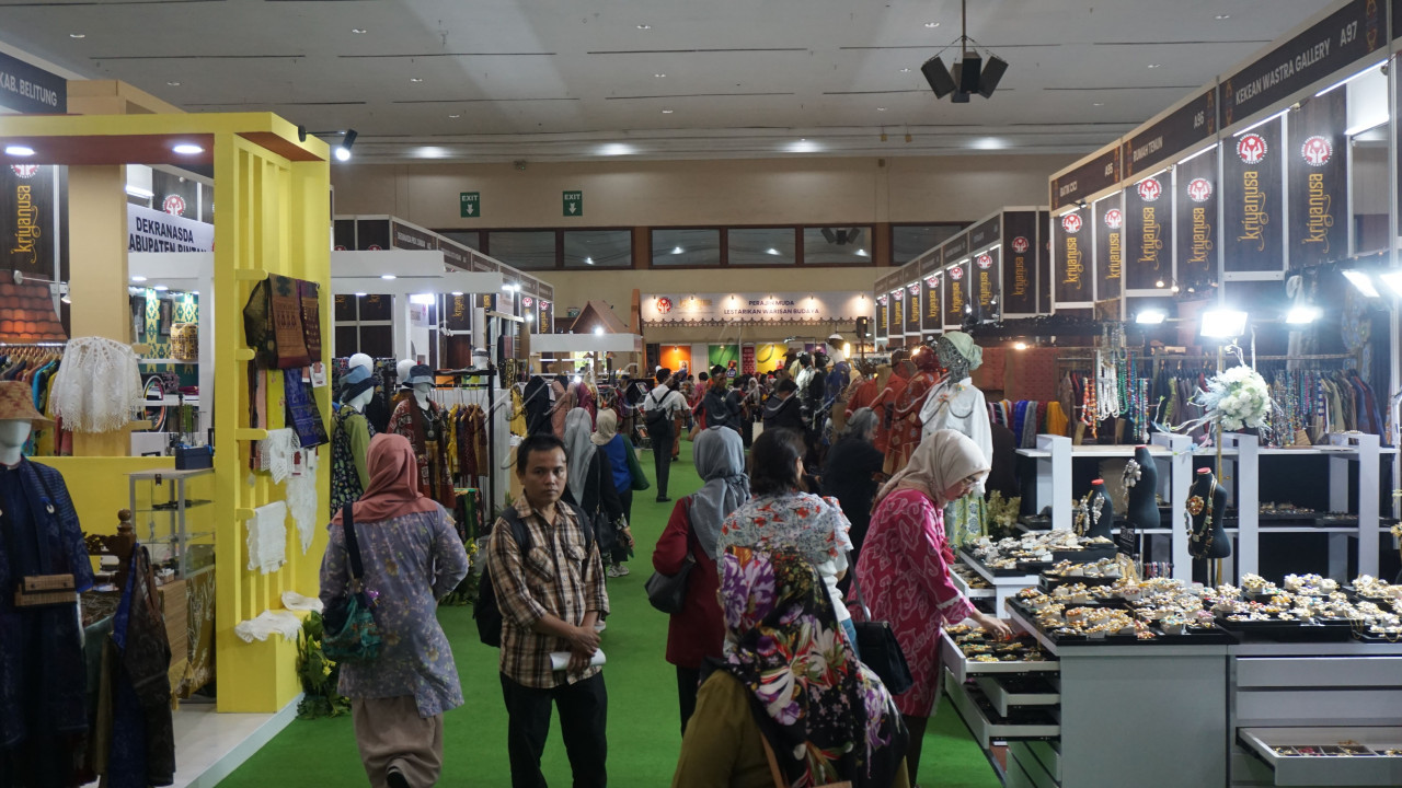Buat GenHype yang mau hunting berbagai kerajinan daerah jangan lupa berkunjung yaa..! Pameran berlangsung hingga 1 September 2024.<br />
<br />
Editor : Yayus Yuswoprihanto