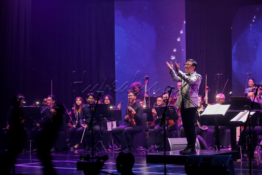 Direktur Musik dan Konduktor Jakarta Concert Orchestra Avip Priatna menyatakan dihadirkannya reportoire dari band-band populer era 1990-an tersebut adalah untuk mengenalkan pada generasi muda, sebab dekade tersebut merupakan era keemasan grup-grup musik karena meninggalkan jejak mendalam bagi sejarah musik Indonesia.<br />
&nbsp;<br />
Editor : Yayus Yuswoprihanto