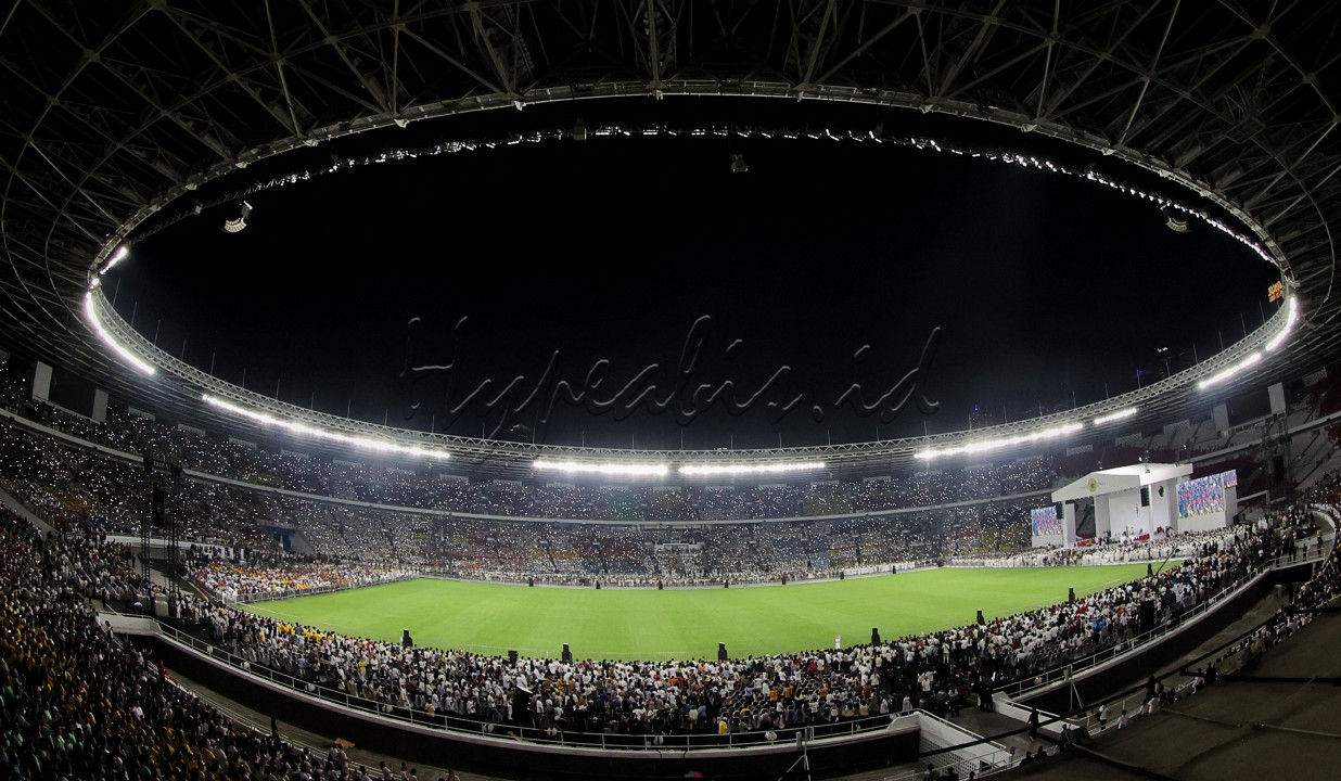 Pada Misa Akbar yang dipimpin Paus di GBK, dperkirakan dihadiri sedikitnya 86.000 umat Katolik yang datang dari berbagai daerah di Tanah Air.&nbsp;&nbsp;<br />
Foto : INDONESIA PAPAL VISIT COMMITTEE/WISNU WIDIANTORO