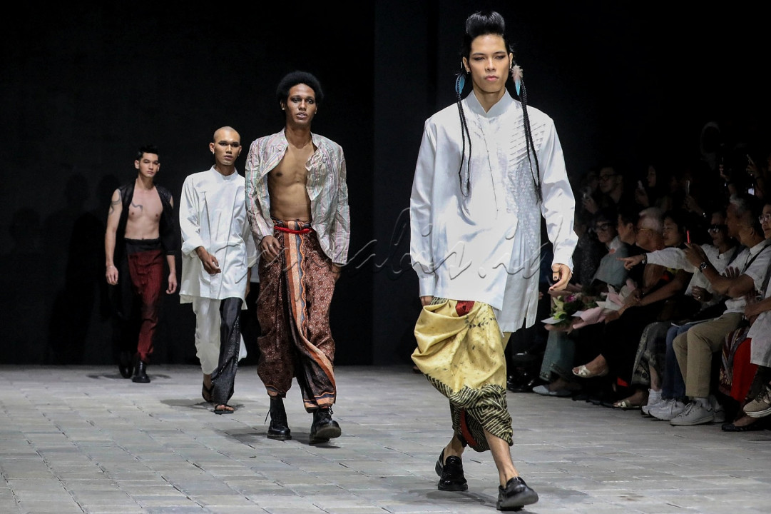 Mengambil inspirasi dari pria masa kini yang percaya diri, berwawasan luas, dan elegan, PIMFW 2024 menyapa para pecinta mode dengan mengangkat tema <em>Modern Gentleman</em>. Acara ini mengajak pria modern untuk tampil prima dengan gaya yang mencerminkan identitas mereka.