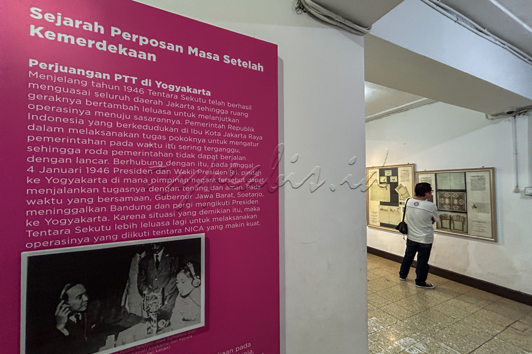 Pengunjung bisa melihat berbagai mesin yang digunakan Pos Indonesia sejak dulu mulai dari alat penimbang hingga pencetak prangko dan tak ketinggalan pastinya bisa juga untuk &nbsp;berswafoto.