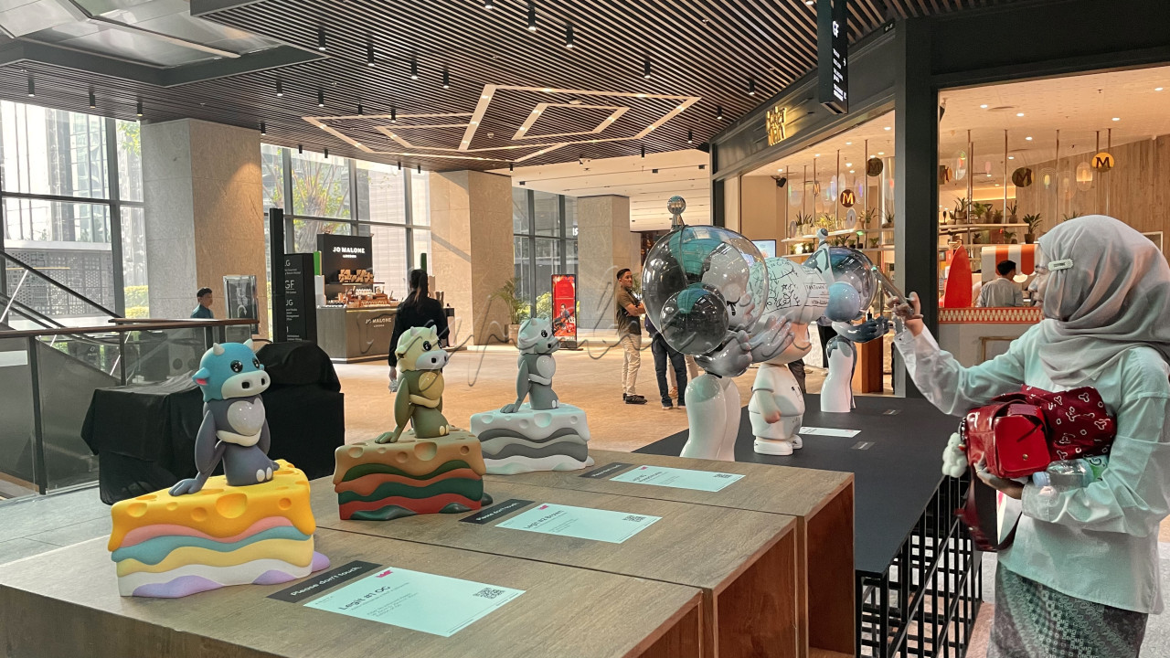 Museum of Toys (MOT) didirikan oleh Win Satrya, seorang kolektor<em> Art Toys</em> yang memiliki sekitar 15.000 koleksi, dengan tujuan agar para seniman <em>Art Toys</em> Indonesia memiliki <em>platform</em> untuk mengenalkan karyanya.