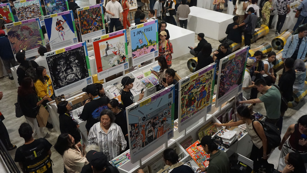 JICAF 2024 dibuka setiap hari hingga 6 Oktober 2024. GenHype bisa langsung berkunjung dan membeli tiketnya di platform yang telah disediakan. Harga tiket bervariasi&nbsp;mulai dari Rp75.000 untuk hari biasa (w<em>eekdays membership</em>), Rp85.000 untuk akhir pekan (w<em>eekends membership</em>), dan Rp165.000 untuk <em>VIP membership</em>.<br />
<br />
Editor : Yayus Yuswoprihanto