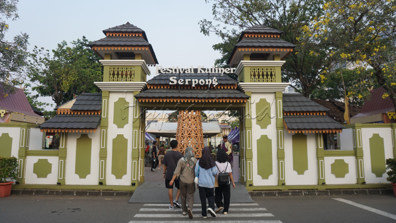 Selama festival berlangsung juga disuguhi atraksi&nbsp;<em>Spectacular Fireworks </em>yang akan&nbsp;menghibur GenHype&nbsp;setiap hari Minggu pukul 20.00 WIB. Buat Genhype, selamat menikmati sajian kuliner di FKS 2024 yaa...&nbsp;<br />
<br />
Editor : Yayus Yuswoprihanto