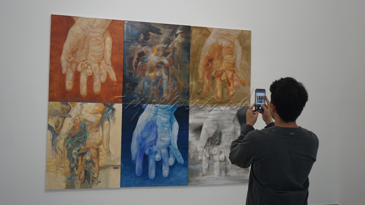 Pameran ini merupakan simbol sempurna dari bagaimana seni dapat digunakan untuk mengeksplorasi persepsi dan memori. GenHype dapat mengunjungi pameran bertajuk<em> View Finder </em>hingga&nbsp;27 Oktober 2024.<br />
<br />
Editor : Yayus Yuswoprihanto