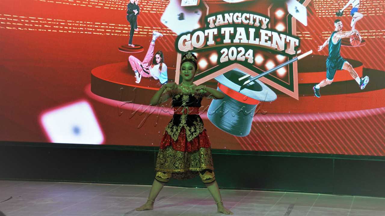 Seorang peserta unjuk kebolehan pada acara <em>TangCity Got Talent (TGT) 2024</em> di&nbsp;Tangerang City Mall, Tangerang, Banten, Rabu (25/9/2024). TGT 2024 dijadwalkan berlangsung hingga November 2024.